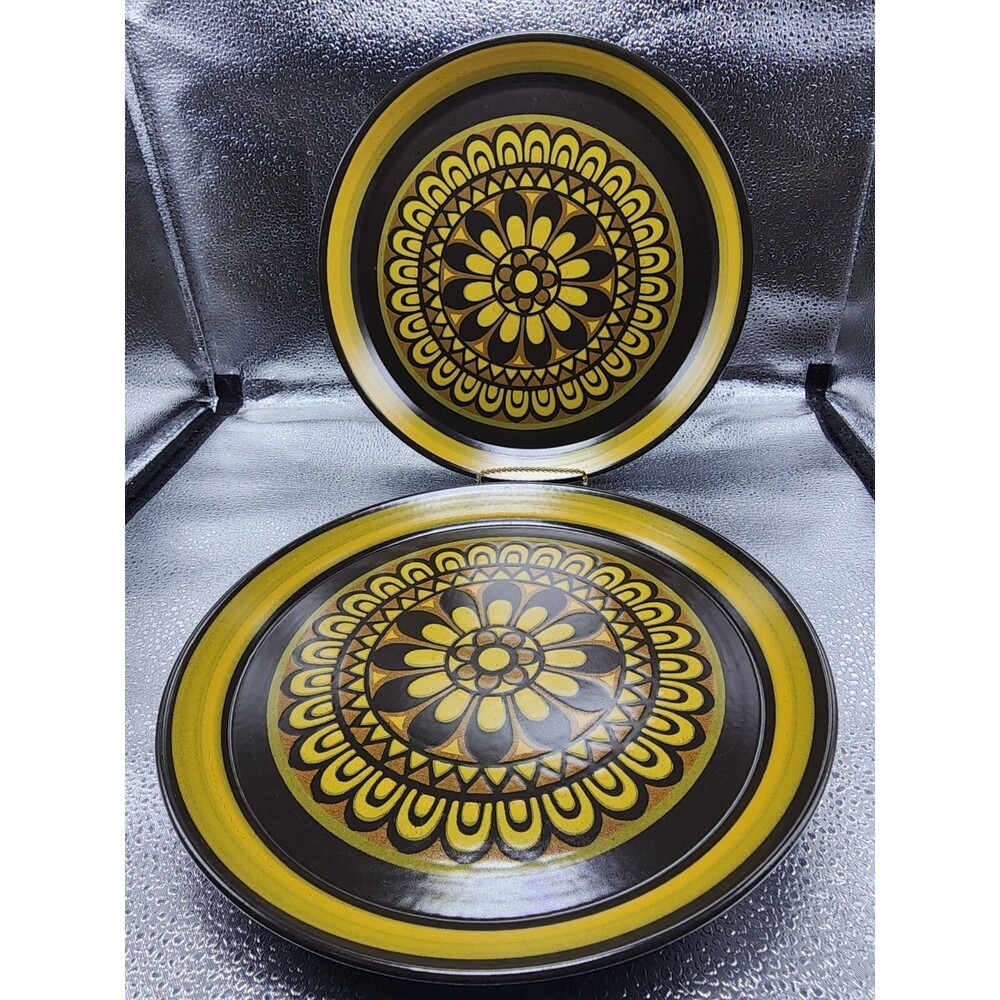 Mikasa Kraftware Bassano Vintage Mid Century Medallion Dinner Plates (Set of 2)